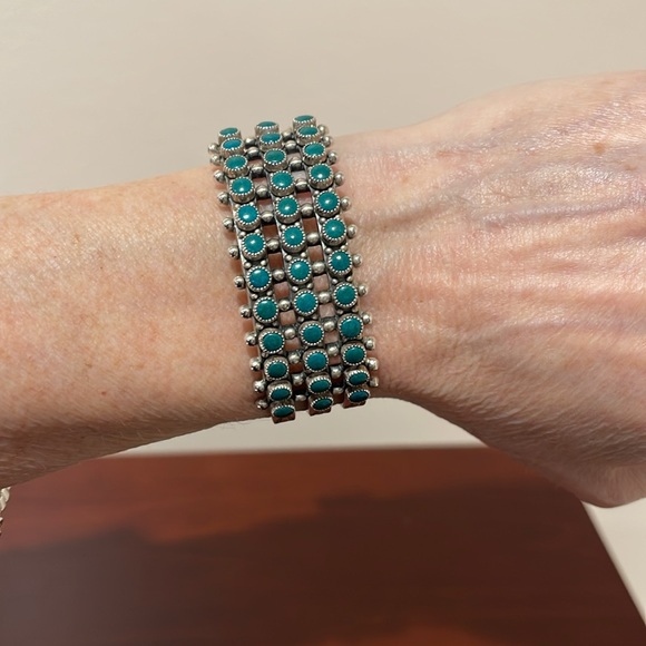 Beautiful Vintage Sterling Silver and Green Opaque Stone Cuff Bracelet - Picture 3 of 10